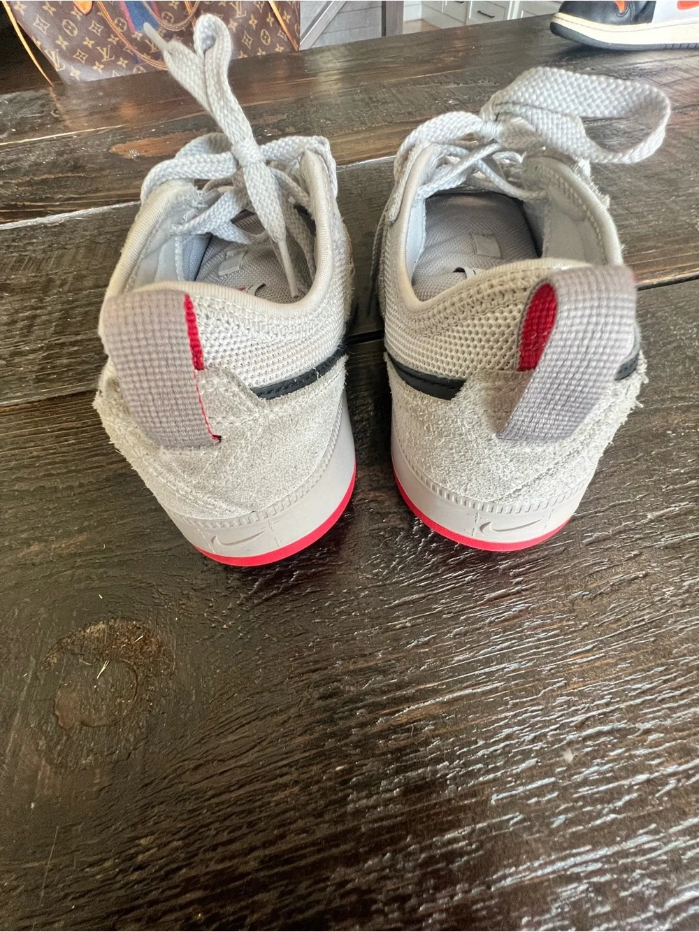 Clty Big Kids Light Gray and Black Sneakers